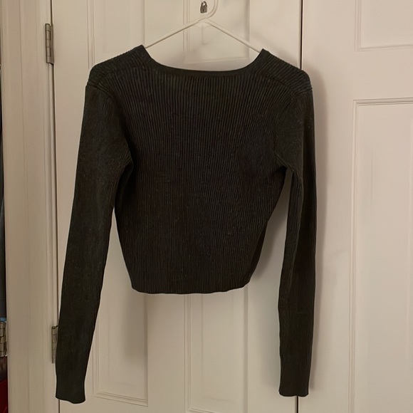 Brandy Melville Cropped Sweater - Picture 2 of 3